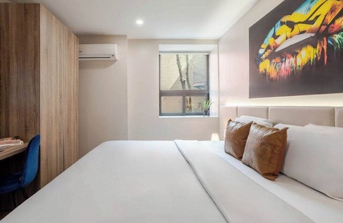 Gay Village Hotel | The Vibe King – MTL Village Stay