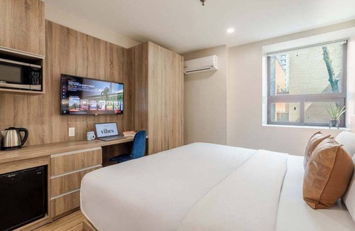 Gay Village Hotel | The Vibe King – MTL Village Stay