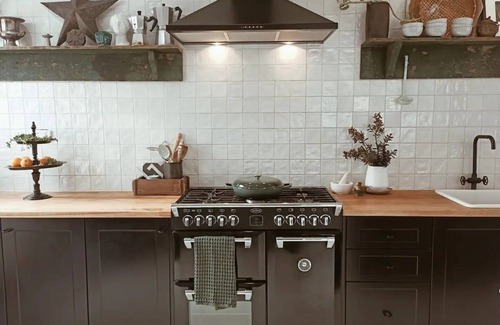 Clunes Apartment | The Vicarage At Clunes. Luxury French style villa.