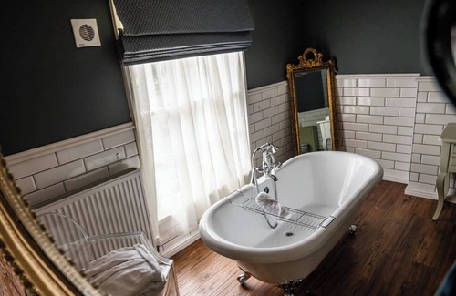 Holmes Chapel Hotel | The Vicarage Freehouse & Rooms