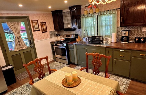 Martins Creek Cottage | The Victorian Peach - Charming, historic Carriage House in Martins Creek, PA