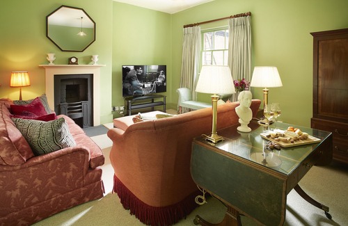 Weston Under Lizard Apartment | The Victorian Wing is a stylish and quirky apartment
