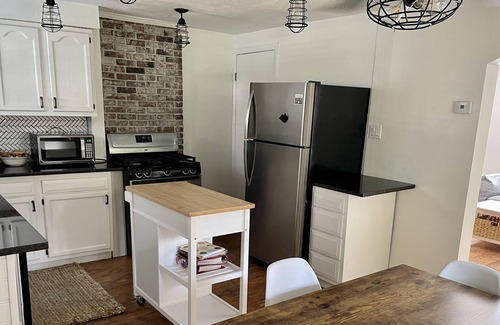 Leetsdale House | The Victory - Modern and Cozy Home in Leetsdale, PA