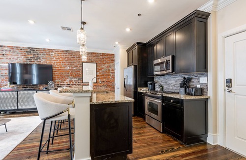 French Quarter Apartment | The Vieux - 2B/2B Historic FQ Apt. - 60 Day Min. Rental