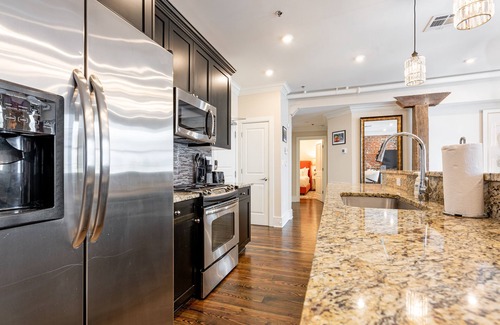 French Quarter Apartment | The Vieux - 2B/2B Historic FQ Apt. - 60 Day Min. Rental