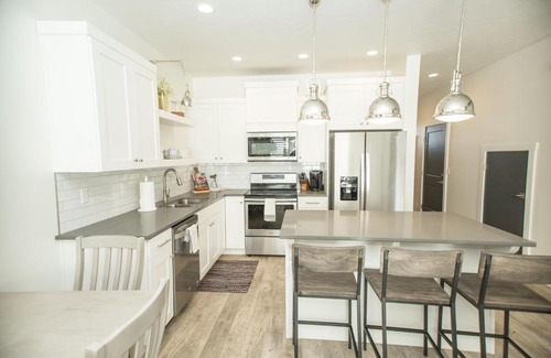 Washington Fields Apartment | The View by Freedom Vacation Rentals