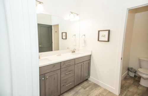 Washington Fields Apartment | The View by Freedom Vacation Rentals