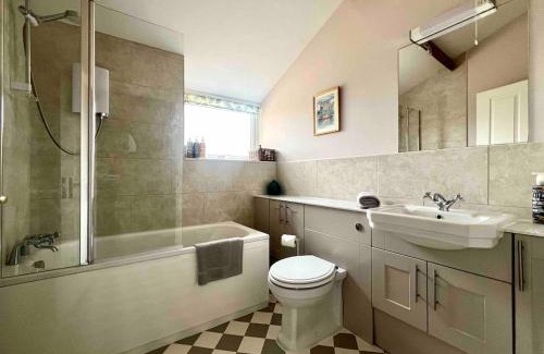 Nunney House | The View Cottage - Tennis Court - Nr Frome, Longleat