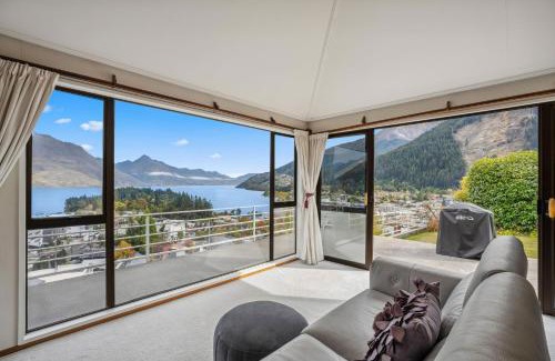 Queenstown City Centre House | The view of Queenstown