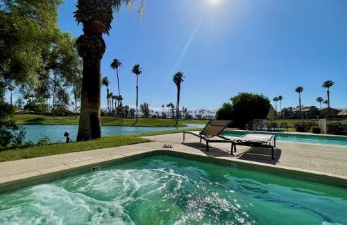 Palm Desert Apartment | The View! Palm Desert Country Club Villa
