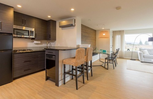 Regional District of Nanaimo Apartment | The View Suite at Inn The Estuary