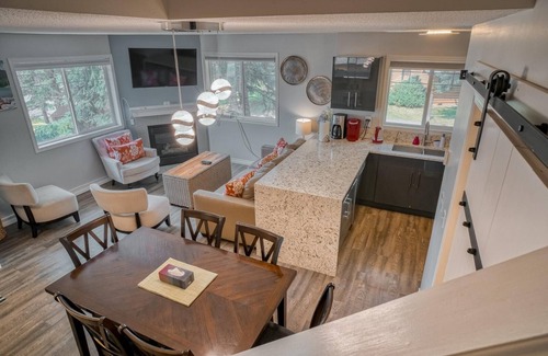 Harvie Heights House | The View Tub- hot tub, free parking, view, king bed, AC, 2BR, sleeps 6