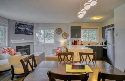Harvie Heights House | The View Tub- hot tub, free parking, view, king bed, AC, 2BR, sleeps 6