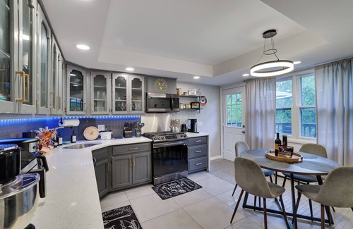 Tobyhanna House | The Viking House, Brand New Luxury House! 6 bedrooms/3baths/jacuzzi!