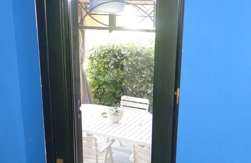 Contrada Pistavecchia 2 Villa | The villa is surrounded by greenery with kitchen and outdoor area with lawn
