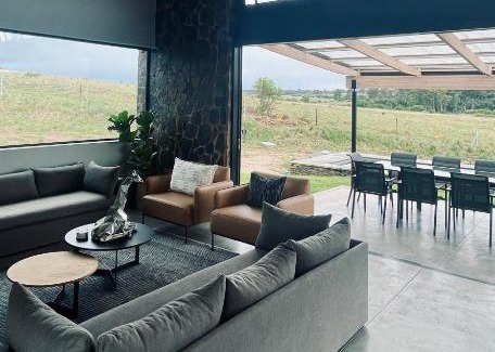 Mogale City Villa | The Villa at 40 Acres - Self-Catering Luxury Farmhouse on 16 hectares