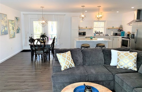 Cookeville House | The Villa- by Downtown, I-40 & Lake. Wooded view