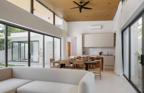 Maret Villa | The Villa Coco - 3 Bedroom - Near Beach - Spa Pool