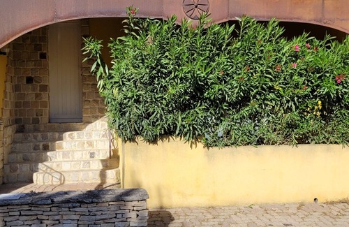 Pierrevert Apartment | The Villa Del Sol apartment welcomes you in Pierrevert