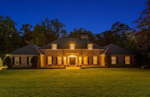 Lithonia Villa | The Villa Rose Estate - NEW POOL SLEEPS 16
