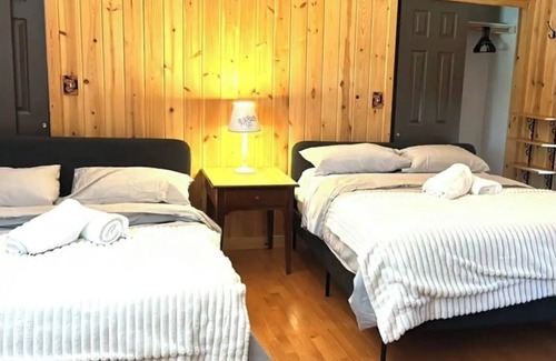 Neshanic Other | THE VILLA FarmnSleeps20+