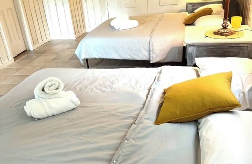Neshanic Other | THE VILLA FarmnSleeps20+