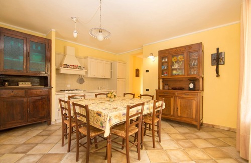Costa dʼOneglia House | The villa with private pool is ideal for groups