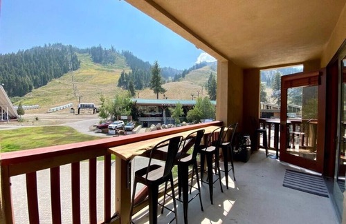 Olympic Valley Condo | The Village at Palisades Tahoe Bldg 1 - Chic Condo with Prime View