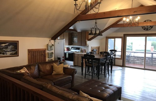 Mendocino House | The Village Bungalow is a spacious second story one plus bedroom flat.