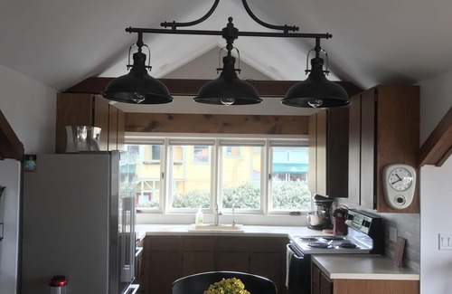 Mendocino House | The Village Bungalow is a spacious second story one plus bedroom flat.