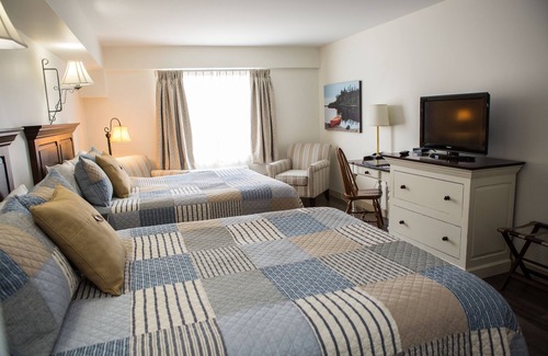 Lakefield Hotel | The Village Inn