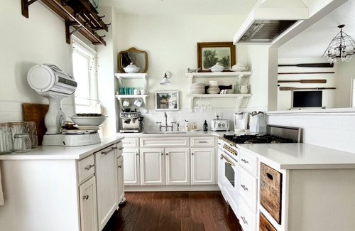 Lakewood Cabin | The Village Inn Chautauqua Lake: Cozy Boutique Stay in Charming Lakewood