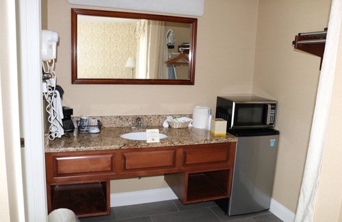 Cross Keys Hotel | The Village Inn Harrisonburg