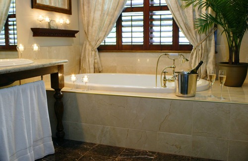Woodstock Hotel | The Village Inn of Woodstock