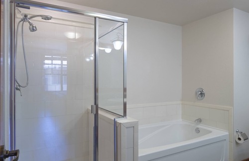 Mammoth Lakes Hotel | The Village Lodge