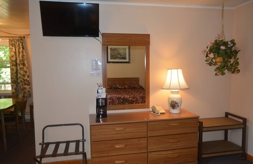 Richfield Springs Hotel | The Village Motel