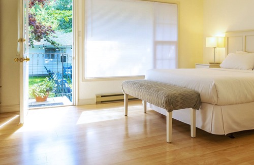 Okanagan-Similkameen Hotel | The Village Motel