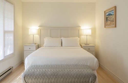 Okanagan-Similkameen Hotel | The Village Motel