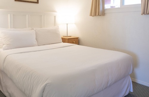 Okanagan-Similkameen Hotel | The Village Motel