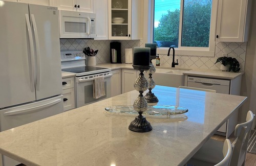 Regional District of Nanaimo Apartment | The Village Nest with A/C & WIFI