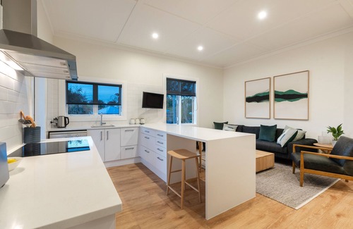 Grey Lynn Villa | The Village Reserve, Upper Reserve