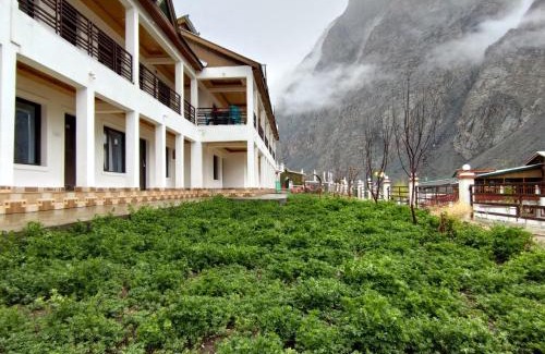 Kargil Bed & Breakfast | The VILLAGE RESORT ASHUNA