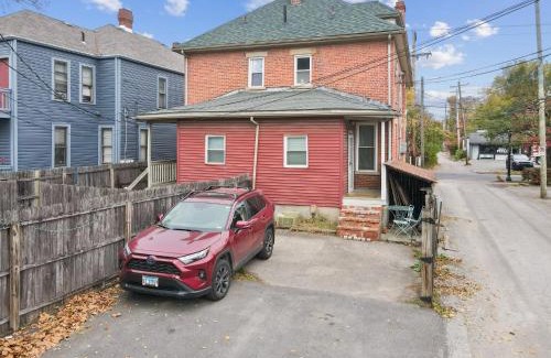 Downtown Columbus House | The Village Townhouse - 5 BR