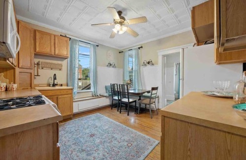 Downtown Columbus House | The Village Townhouse - 3 Bedrooms w/extra beds