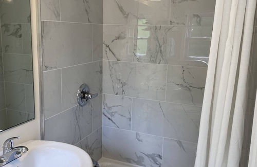 Williamstown Hotel | The Villager Motel