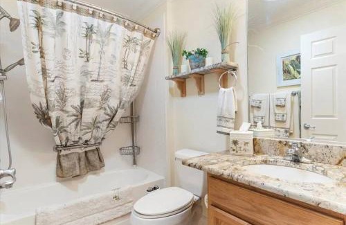 Hadley House | The Villages Sumter Landing With lanai & patio!