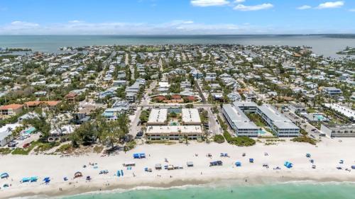 Holmes Beach Villa | The Villas 2A