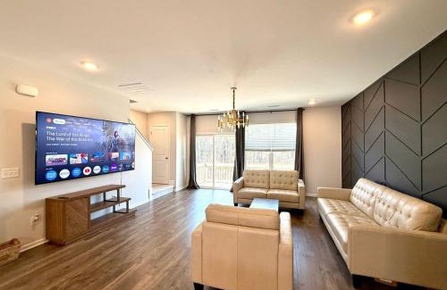 Durham House | The Villas Xanadu Brand New near RDU Airport with Heated Indoor Pool Gym