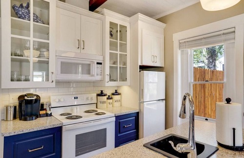 Albany Cottage | The Vine Street Cottage c1895!