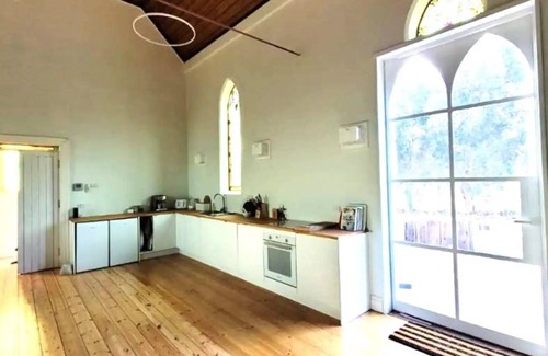 Wyuna House | The Vines - Wyuna. Luxury Church Retreat near Echuca